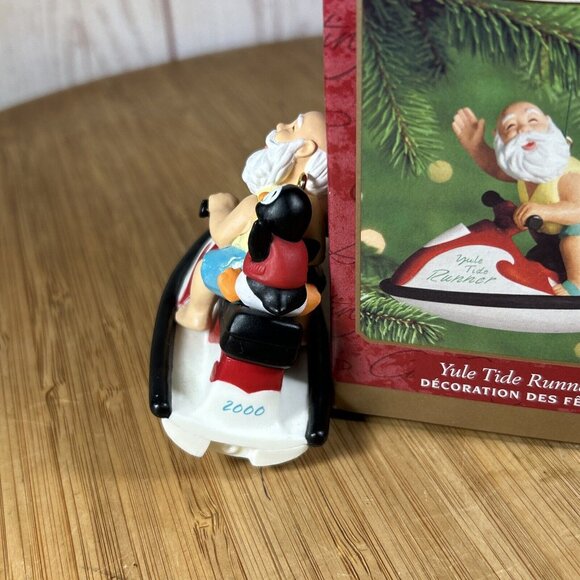 2000 Hallmark Santa Claus Ornament Yule Tide Runner Keepsake Santa On Vacation - Picture 3 of 4
